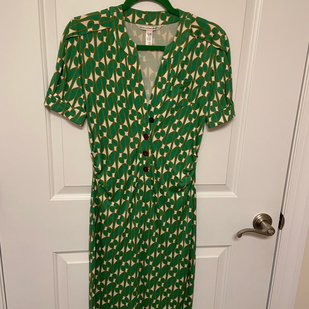 Size 4 Diane von Furstenburg dress. Green and cream.